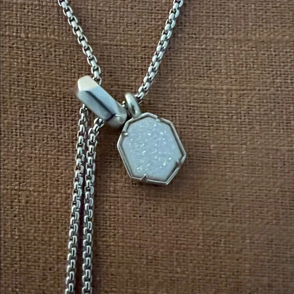 Metal adjustable bolo necklace with hexagonal pendant - Picture 1 of 6